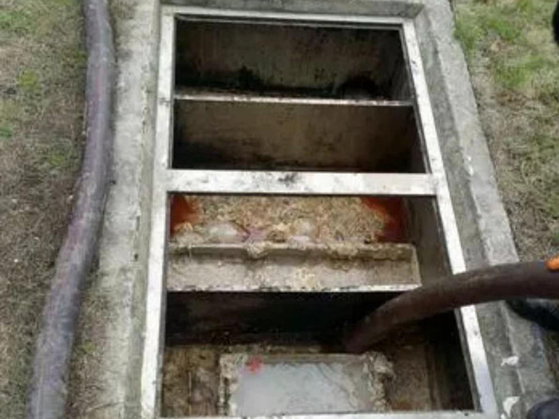 鹤峰隔油池清理